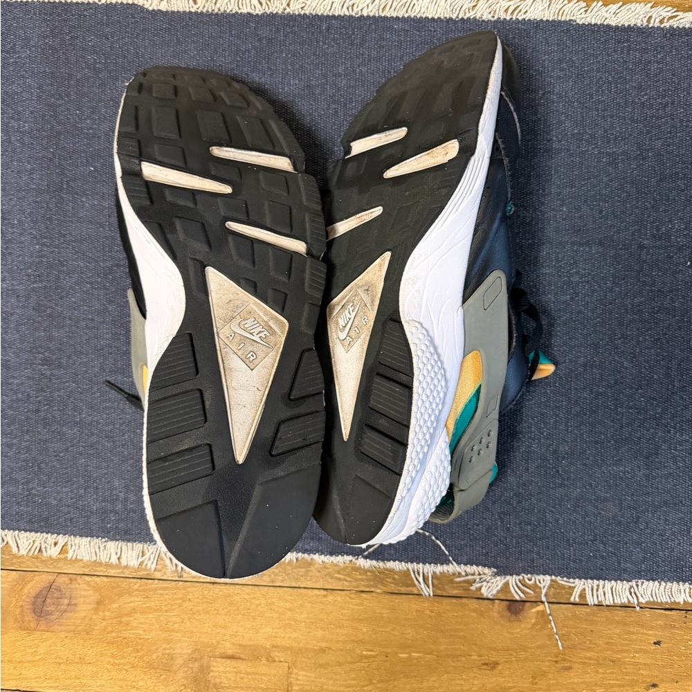Men’s Black, Emerald and Resin Nike Huarache Size 15 Good Condition - Picture 5 of 6